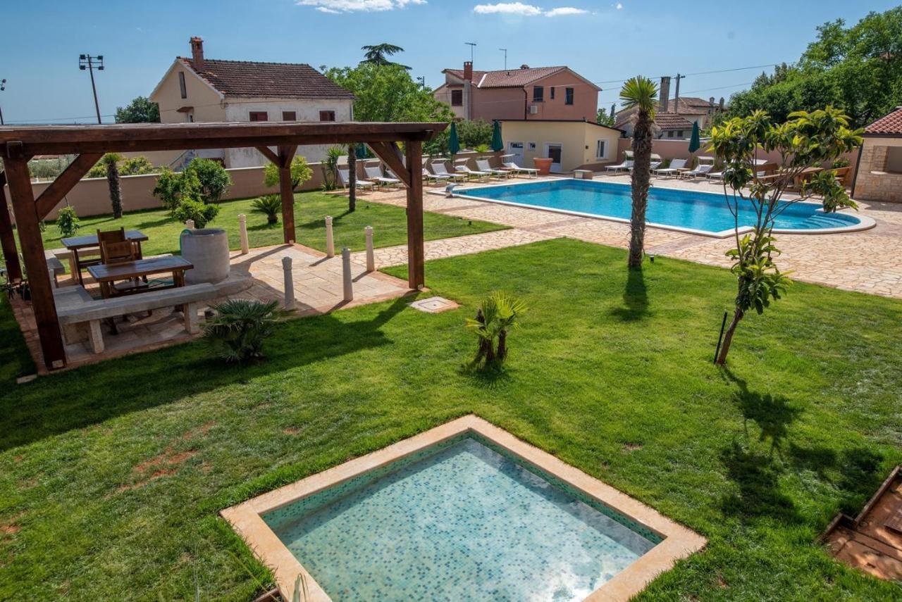 Готель Via Flavia With Common Pool Labinci Екстер'єр фото